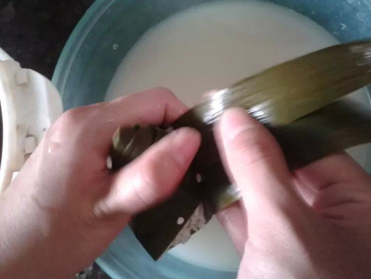 红豆蜜枣粽子步骤11