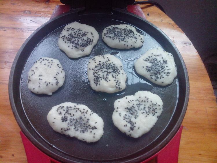 糯米芝麻饼步骤7