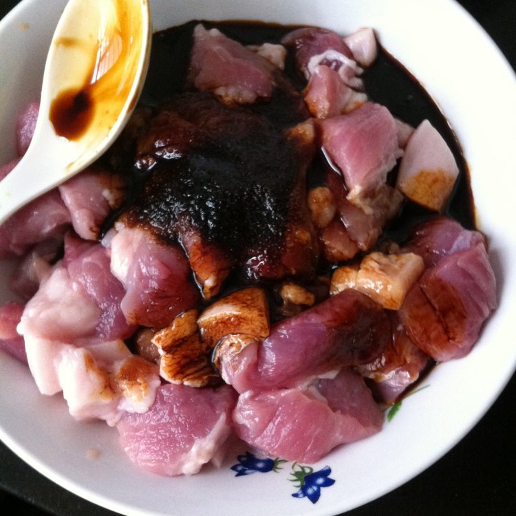【手工美食】鲜肉粽子步骤2