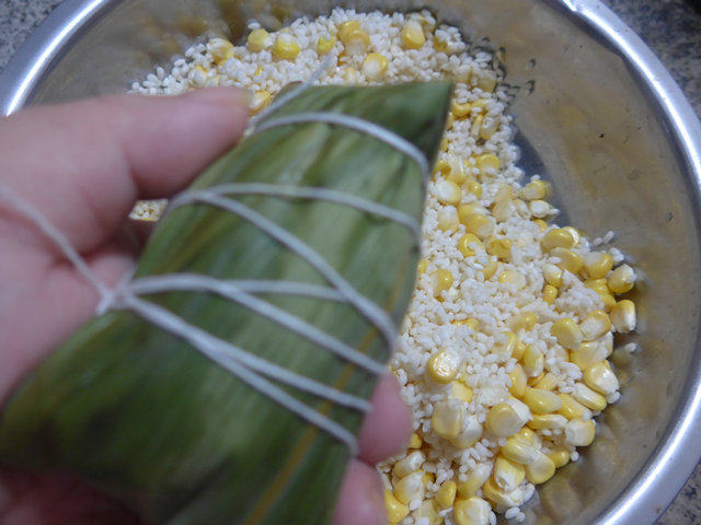 糖桂花玉米粒糯米粽步骤6