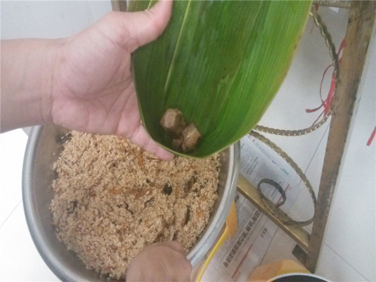 【手工美食】海鲜肉粽步骤10