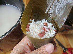 【手工美食】红豆粽子步骤3
