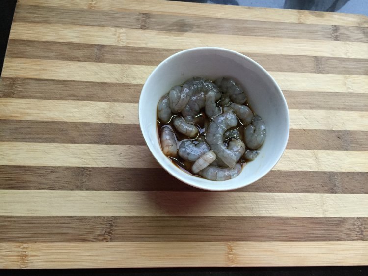 小米荠菜虾仁粥步骤3