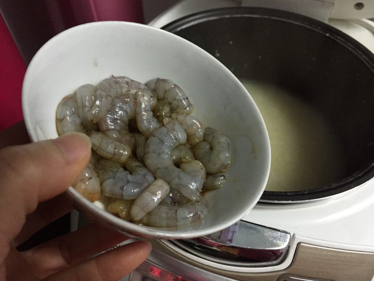 小米荠菜虾仁粥步骤5