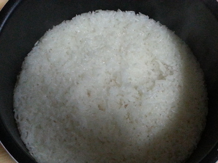 椰浆糯米包饭步骤2