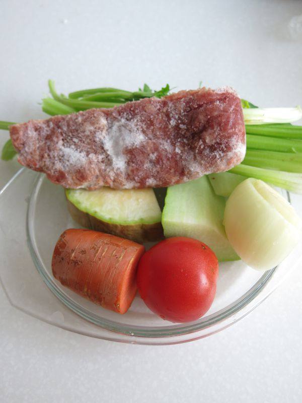 蔬菜肉末粥步骤1