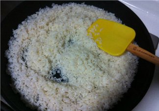 生炒腊味糯米饭步骤5