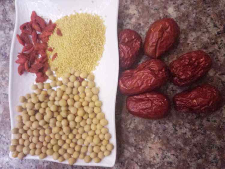 黄豆枸杞豆浆步骤1