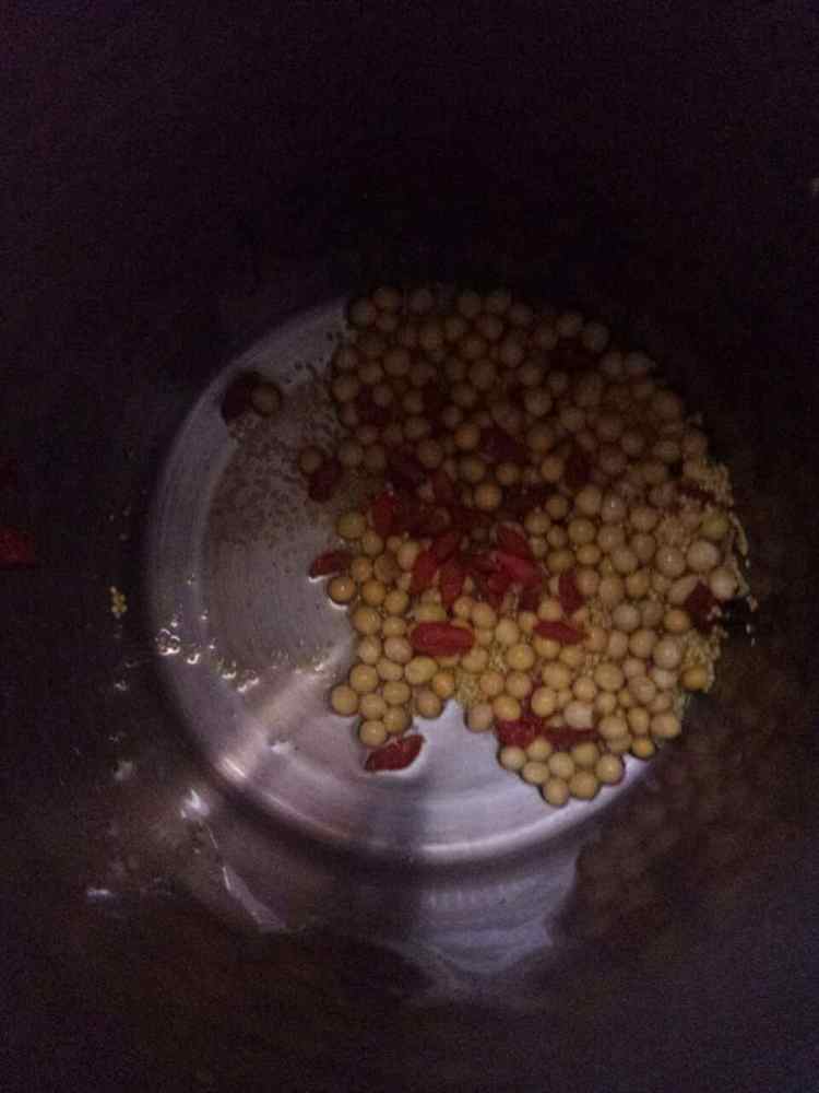 黄豆枸杞豆浆步骤2