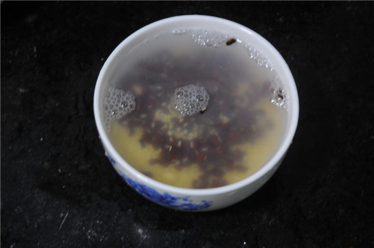 小米红豆莲子羹步骤2