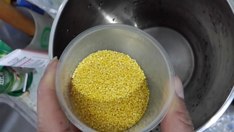 红枣花生小米糊步骤1