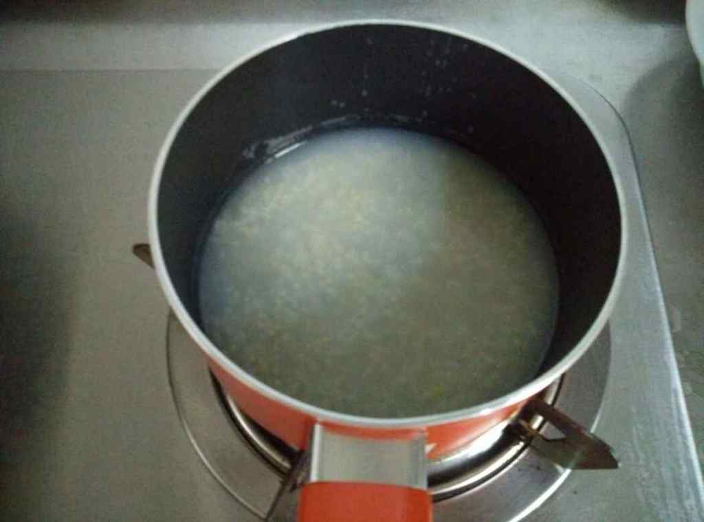 西兰花大米粥步骤2