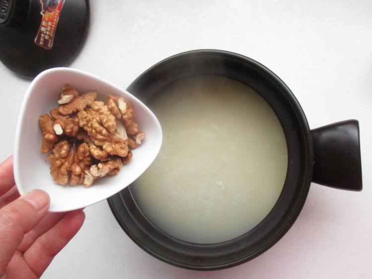 小米蔓越莓核桃粥步骤4