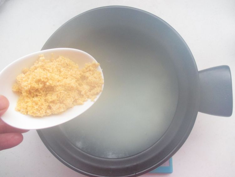 小米蔓越莓核桃粥步骤3