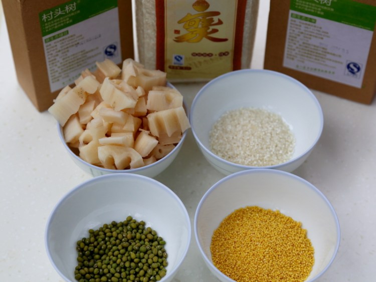 小米绿豆莲藕粥步骤1
