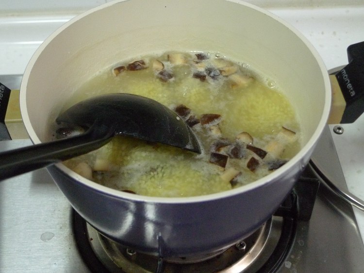 海参香菇小米粥步骤7