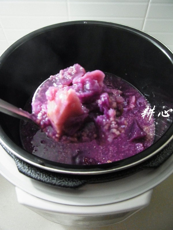 紫薯芋头小米粥步骤6