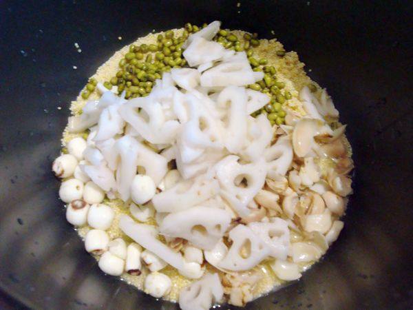 绿豆莲藕小米粥步骤6