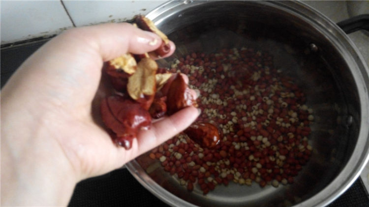 红豆薏米小米红枣粥步骤8