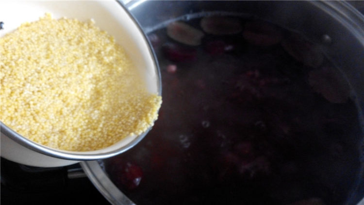 红豆薏米小米红枣粥步骤11