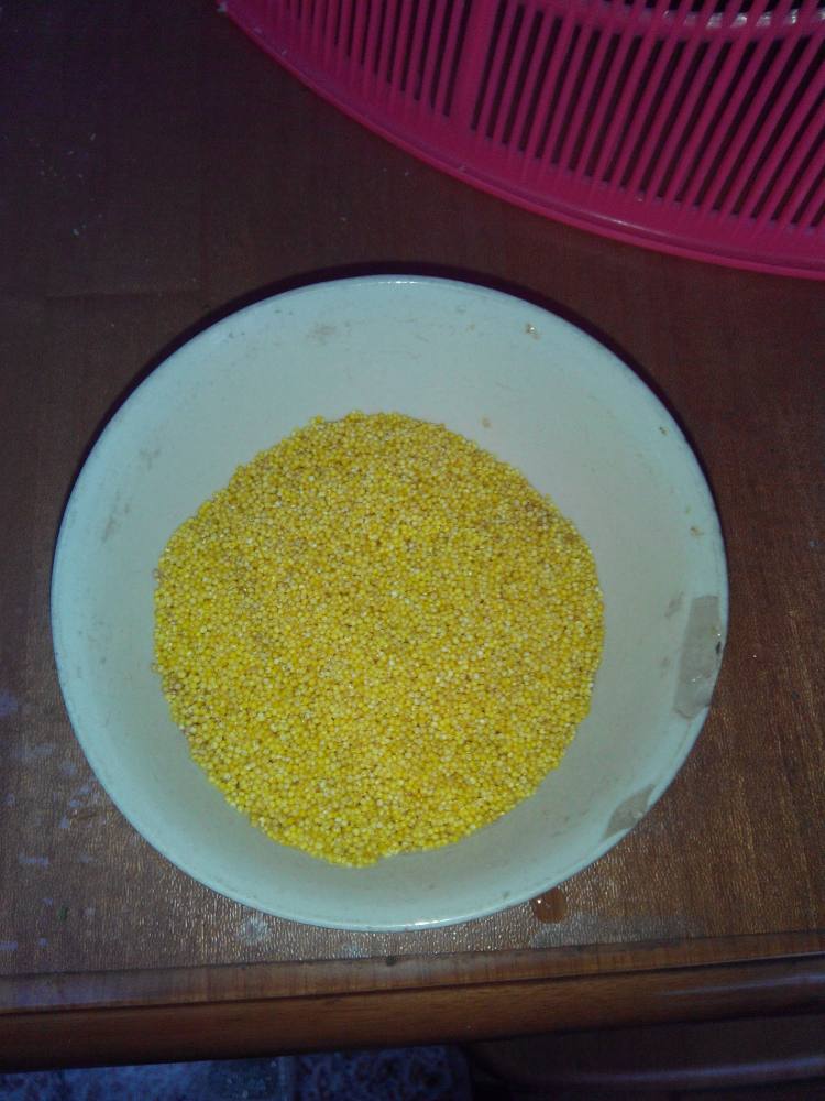 小米麦片粥步骤1
