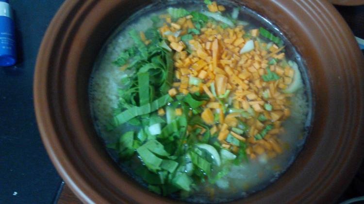 小油菜萝卜小米粥步骤7