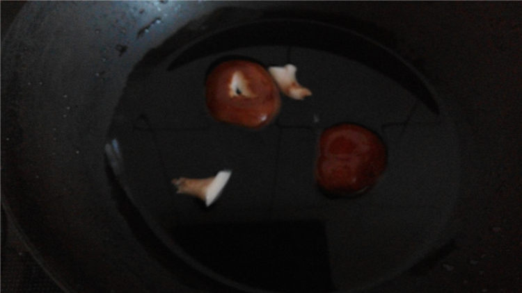 香菇玉米胡萝卜小米粥步骤2