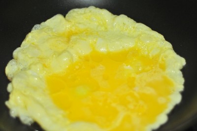 韭菜鸡蛋炒小米饭步骤5