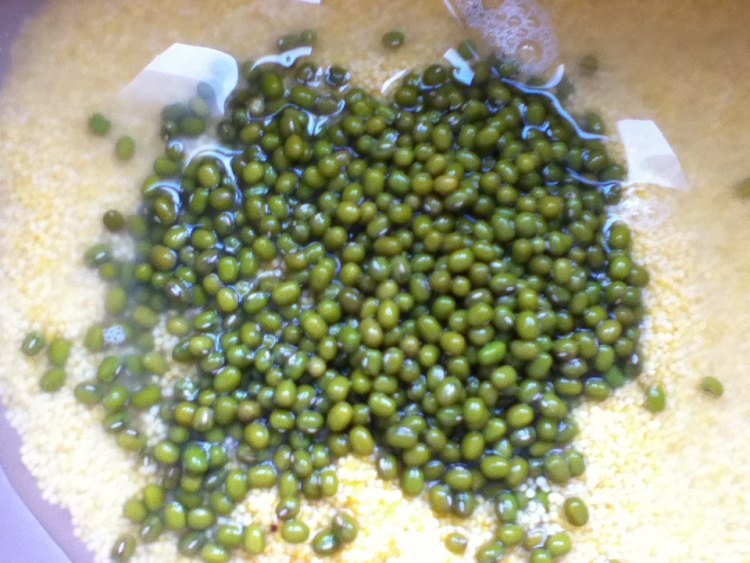 绿豆红枣小米粥步骤2