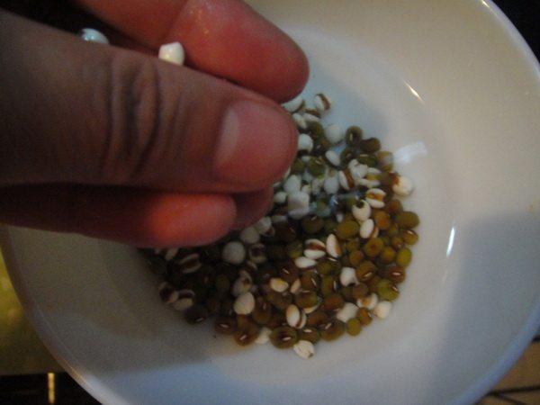 绿豆薏米小米粥步骤2