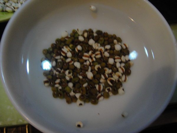 绿豆薏米小米粥步骤3