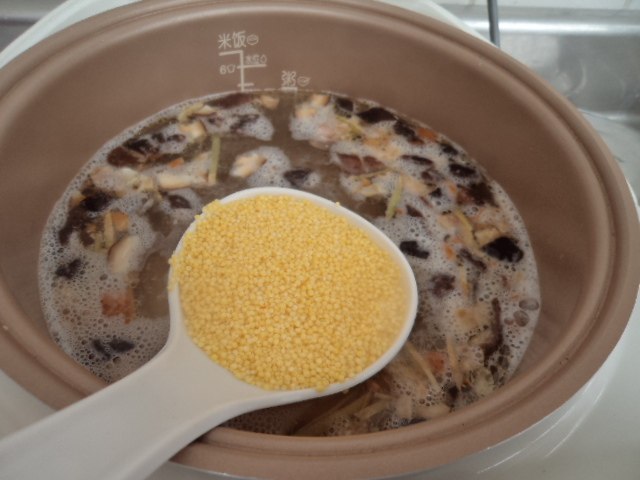 小米滑鸡粥步骤9