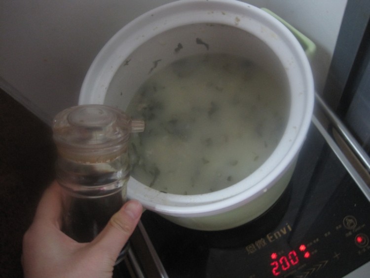 菜干瘦肉粥步骤9