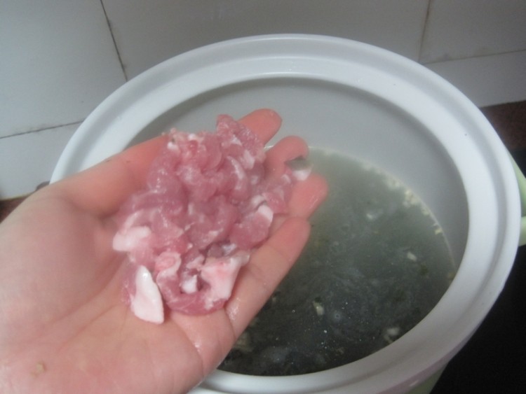 菜干瘦肉粥步骤7
