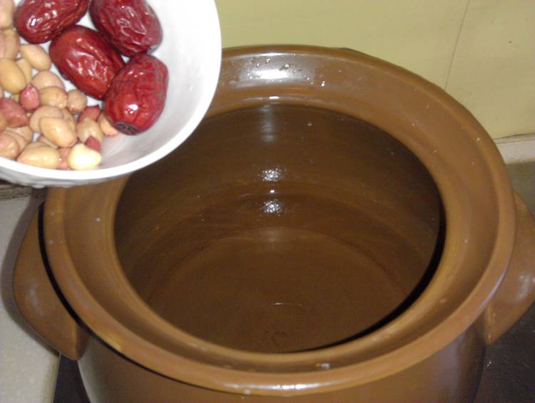花生红枣小米粥步骤3