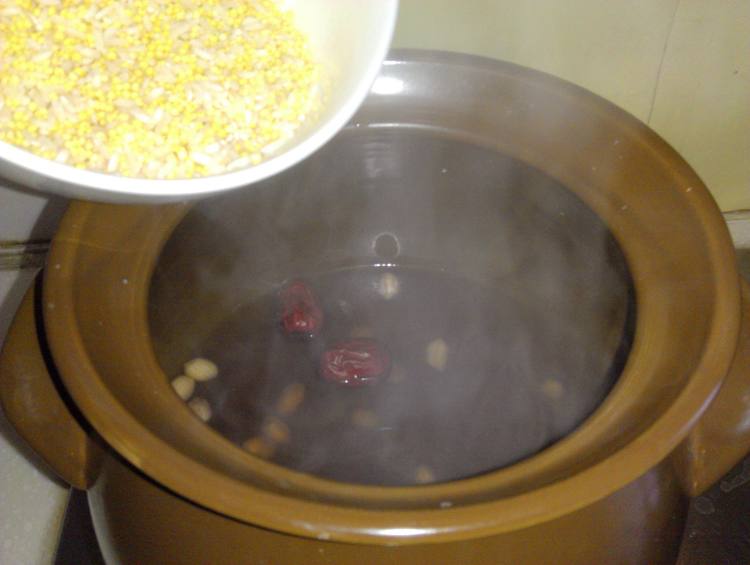 花生红枣小米粥步骤4