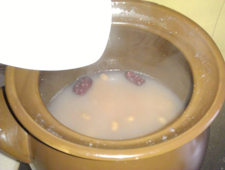 花生红枣小米粥步骤5