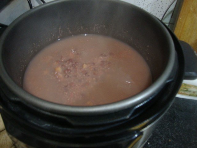 红豆小米栗子粥步骤7