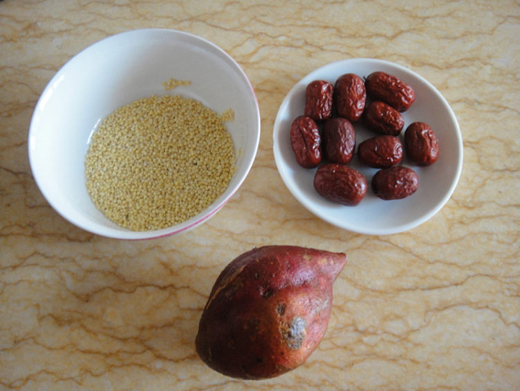 小米枣香红薯粥步骤1