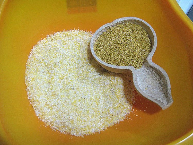 小米玉米碴子粥步骤1