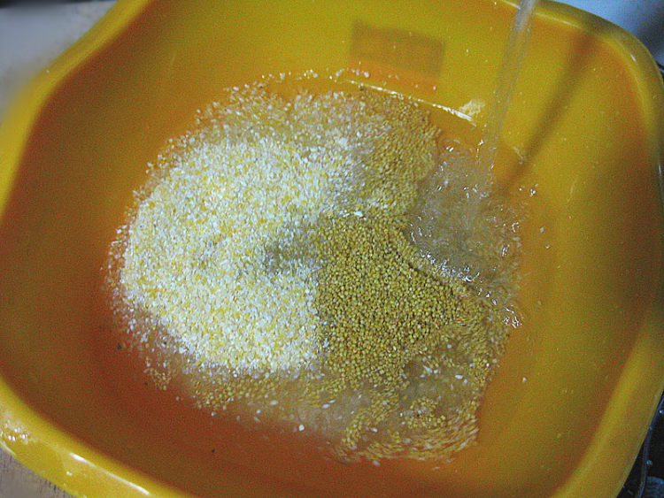 小米玉米碴子粥步骤2