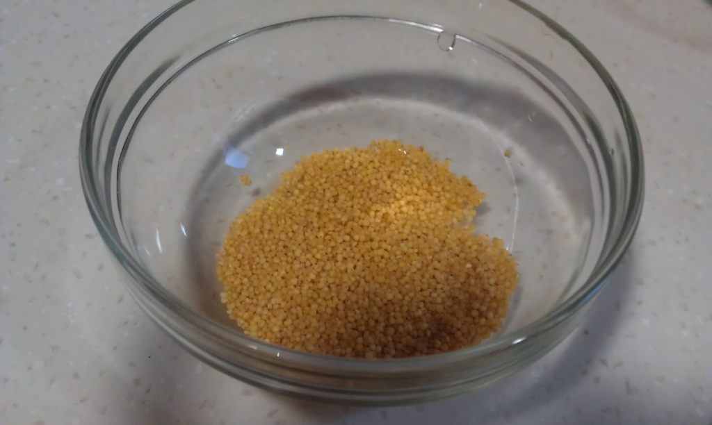 小米荞麦红枣粥步骤1