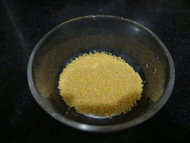 土豆小米粥步骤1