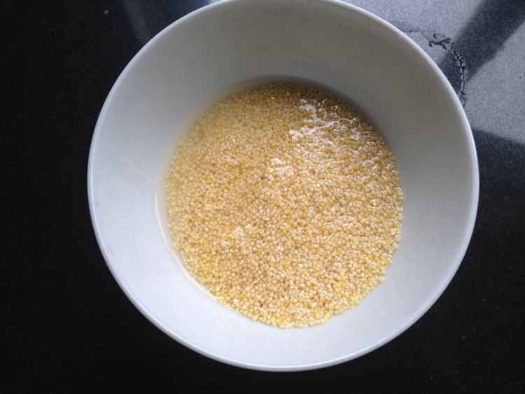小米玉米糊步骤1