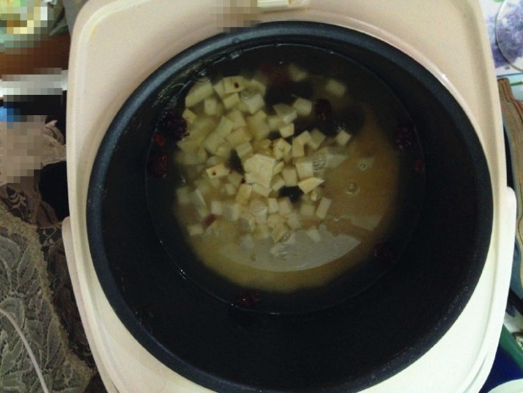 小米红薯桂圆粥步骤3