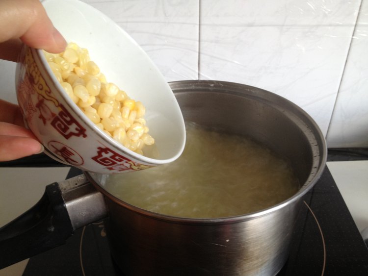 玉米蛋花粥步骤5