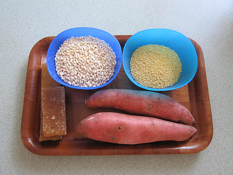 小麦小米番薯粥步骤1