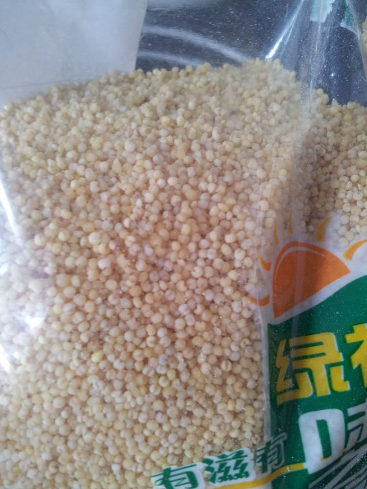 桂圆枸杞小米粥步骤1