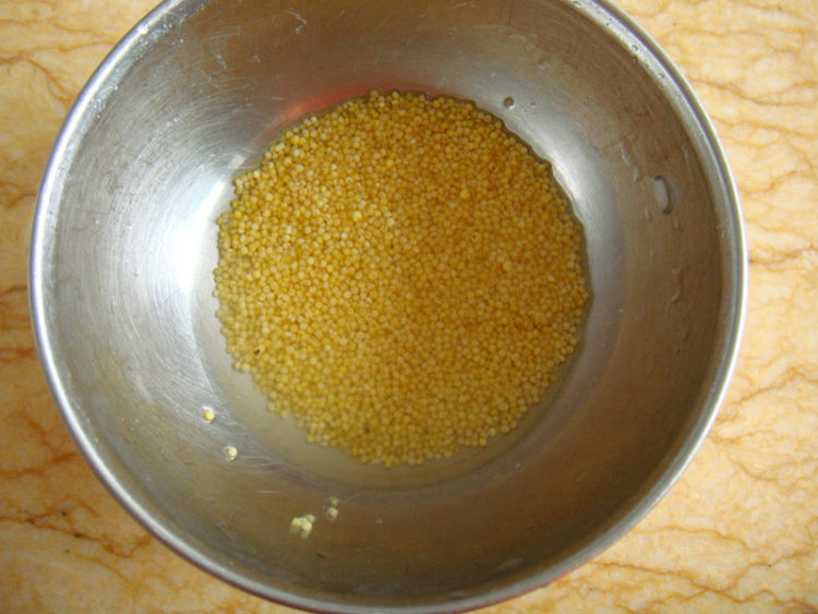 虾皮毛豆白果粥步骤3