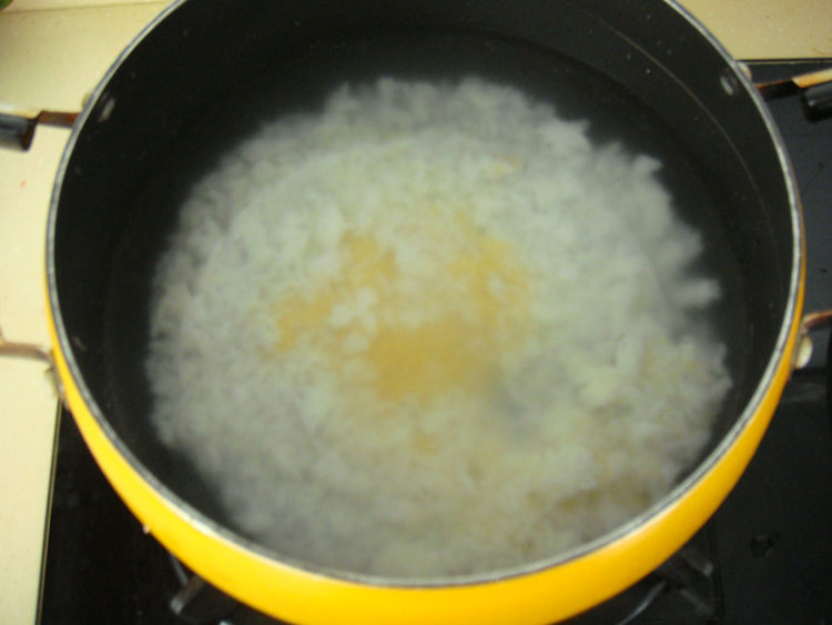 虾皮毛豆白果粥步骤5